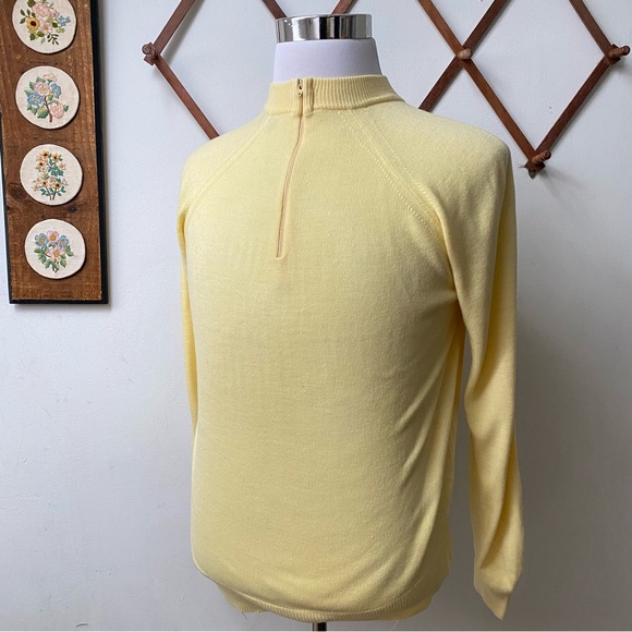 Vintage 1970s Mock Neck Lightweight Sweater - Picture 10 of 11
